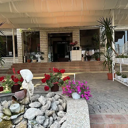 Hayat Ltd Хотел *