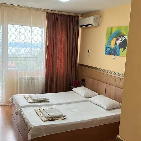 Hayat Ltd Приморско